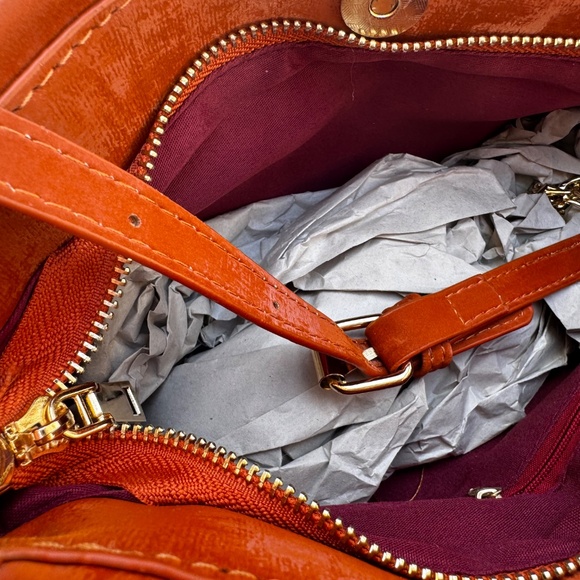 NWT- Pearlized Orange Ruched Shoulder Hand Bag, Gold Accent - Picture 3 of 4